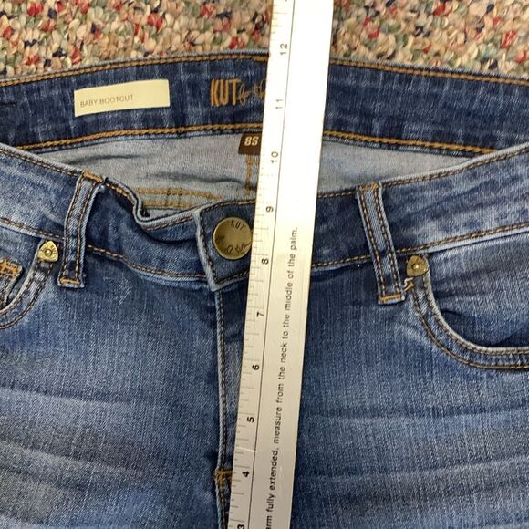 Kut from the Kloth Blue Medium Wash Mid-Rise Baby Bootcut Jeans Size 8 Short - Picture 12 of 14